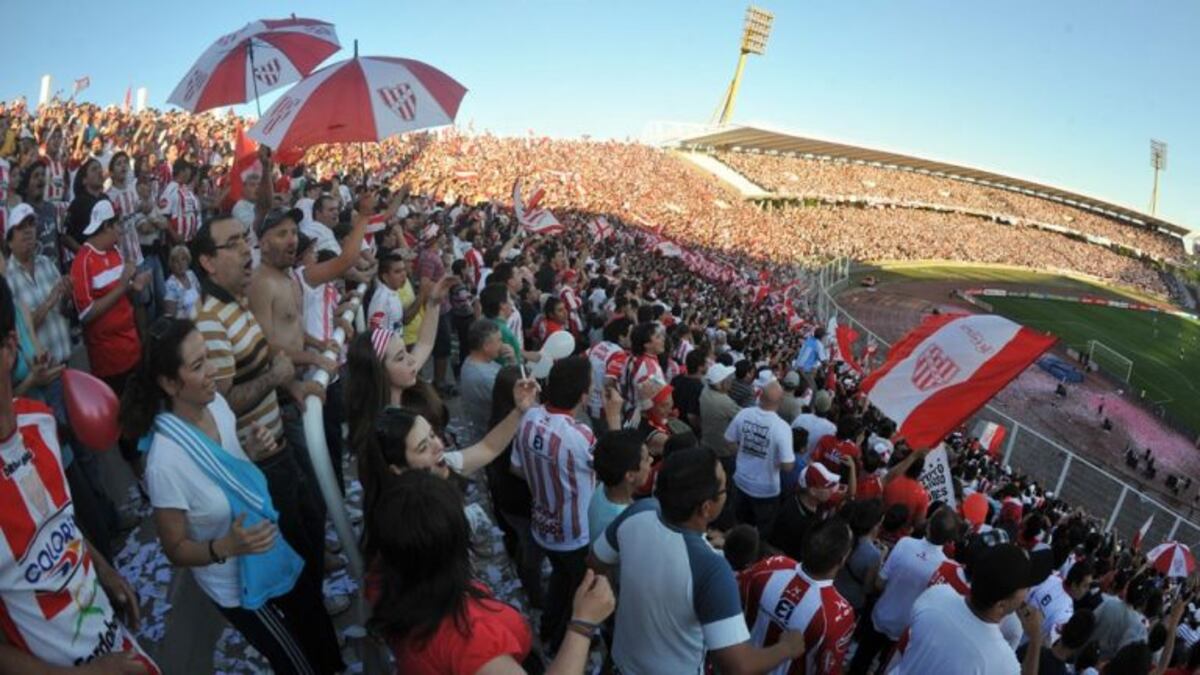 La hinchada de Instituto está de festejo\u002E