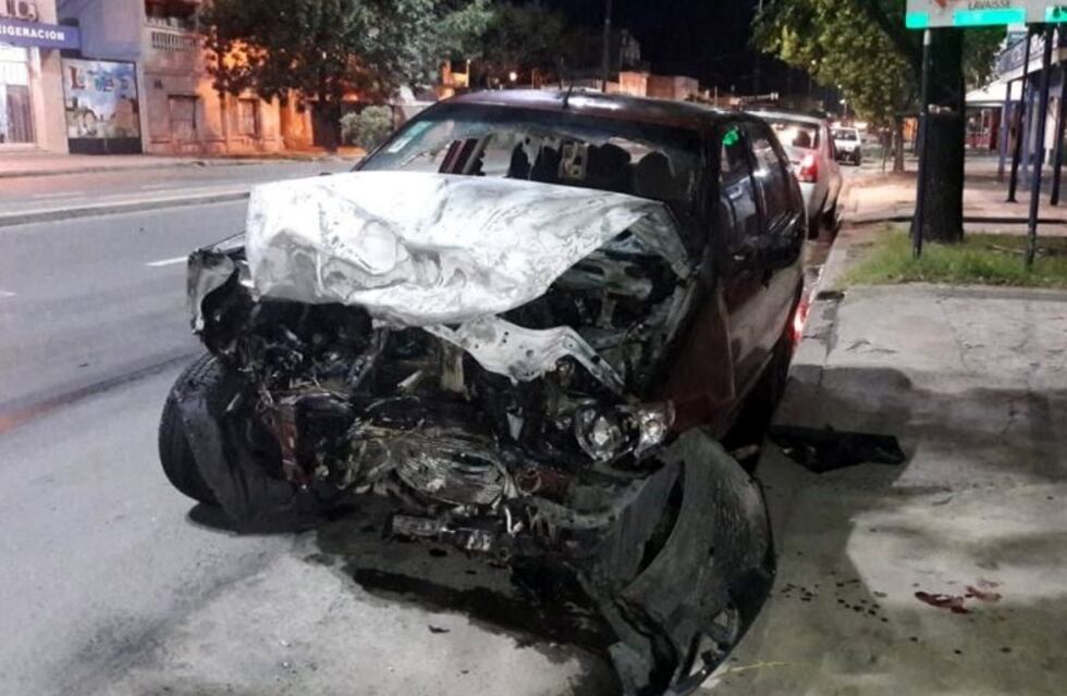 Fuerte choque frontal durante la madrugada