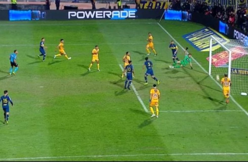 La polémica de la Supercopa Argentina: ¿entró la pelota?