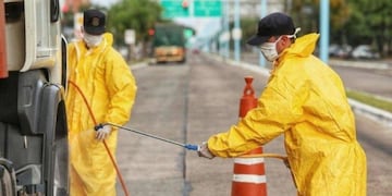 Los vehículos que viajan del Chaco a Corrientes son desinfectados\u002E (Web)\u002E