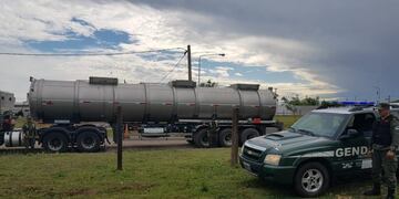 El tanque cisterna fue interceptado en el kilómetro 269 de la autopista Rosario-Buenos Aires\u002E (@minseg)