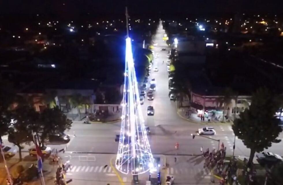 Río Primero encendió su pino de Navidad