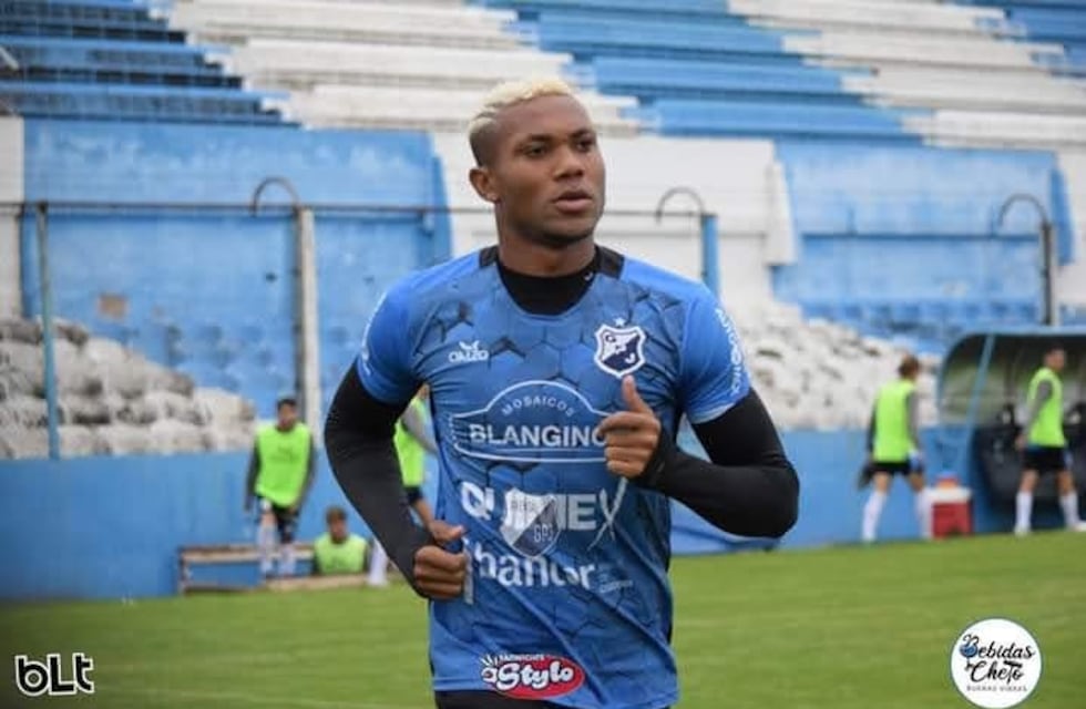 Emeka Oparaugo, el nigeriano que juega en Juniors y aprendió el español cantando cuarteto