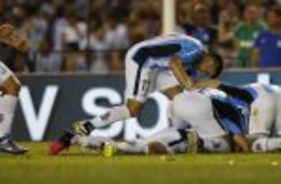 Racing goléo 3-0 a Independiente en el Cilindro