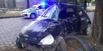 Una mujer heridas tras chocar contra un árbol