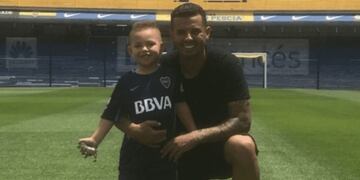 El hijo de Edwin Cardona cantó contra River\u002E