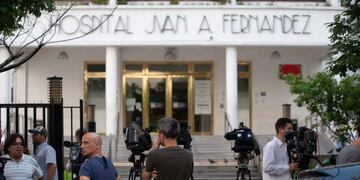 Investigan si tenía coronavirus un hombre que falleció mientras cumplía con el aislamiento tras volver de Miami (Foto: Clarín)