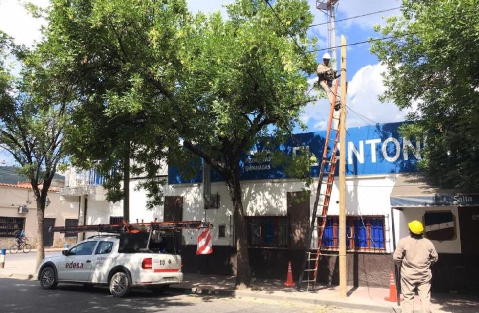 EDESA denunció a Juventud Antoniana por "colgarse" del tendido eléctrico