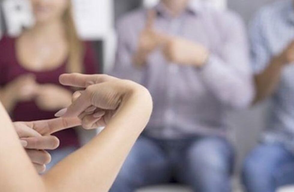 Más de 70 vecinos se anotaron en el curso de lenguaje de señas