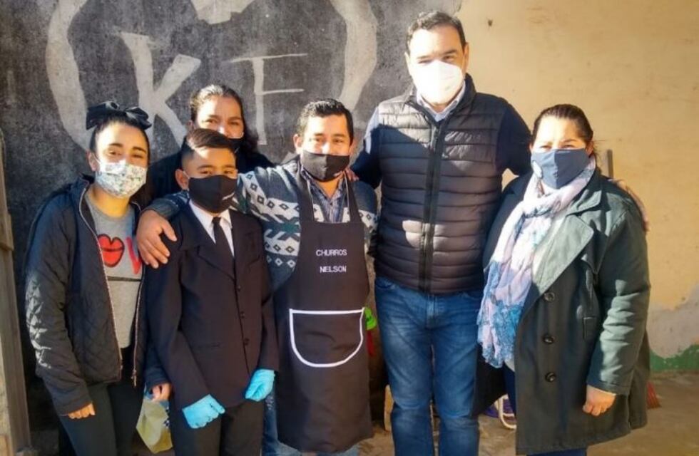 El gobernador visitó al chico que vendió churros para comprarse una bicicleta