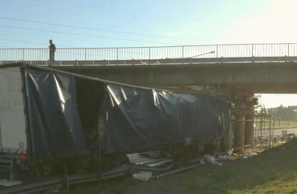 Grave accidente en la Panamericana: un muerto y peligro de derrumbe