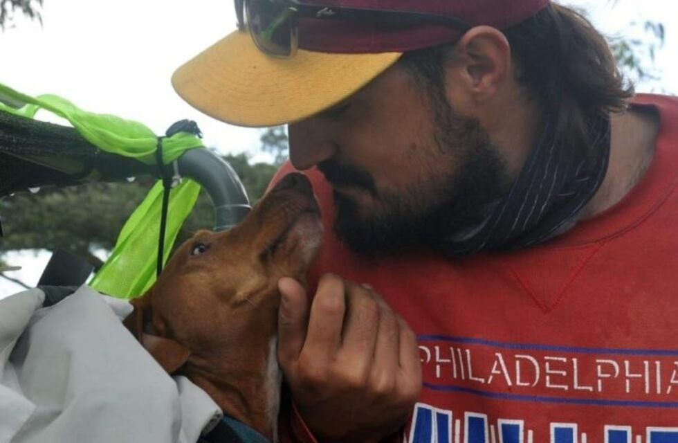 Ciclista fue asaltado, su perro murió atropellado y le robaron en la comisaría