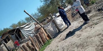 Vacunadores en barrios de Gualeguaychú\nCrédito: Salud MDG