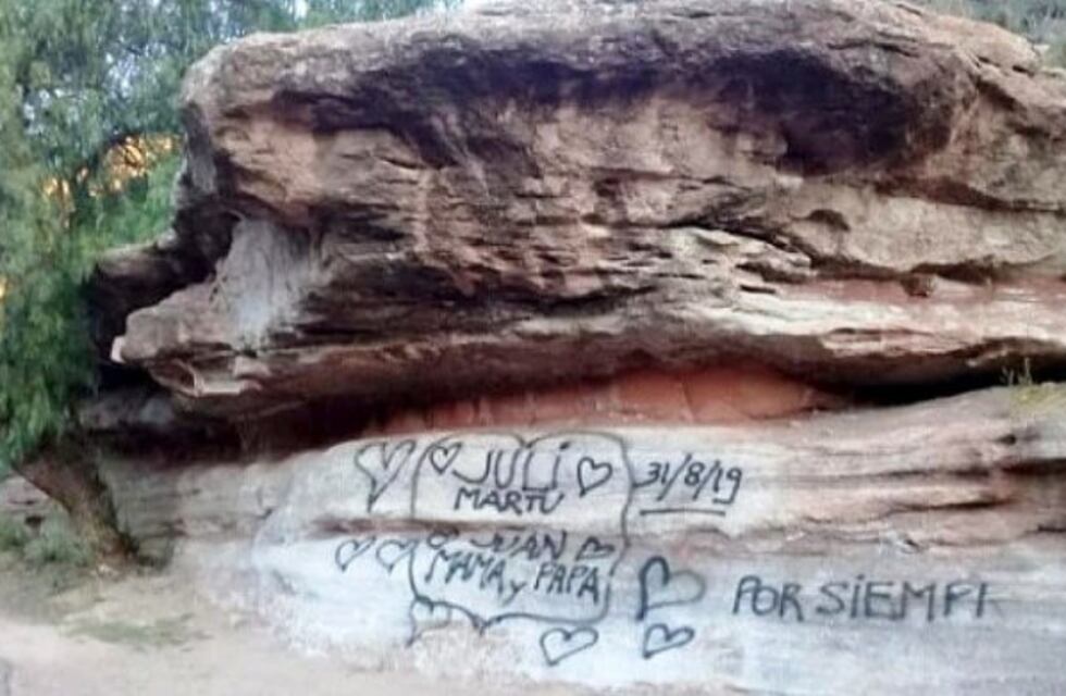 Buscan a familia que pintó un grafiti en un cerro de Valle Grande