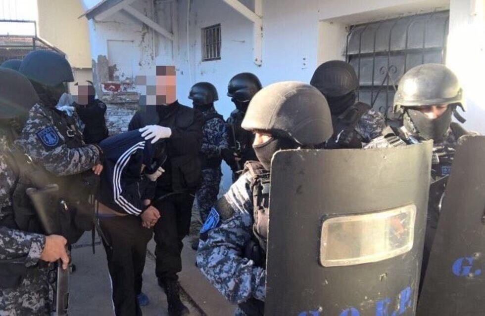 Vacían de presos dependencias policiales del sur provincial y los trasladan a Piñero