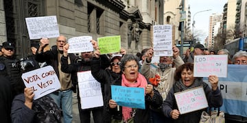 Protestas contra el veto de Milei (Gentileza La Nación)