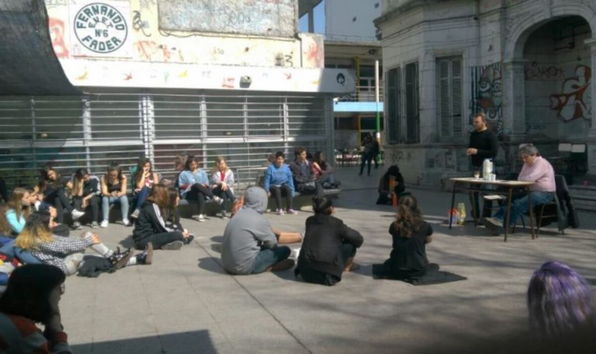 Estudiantes de la Escuela Técnica Fernando Fader durante la toma\u002E