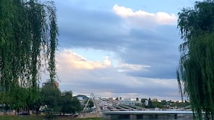 Nublado en el puente peatonal de Carlos Paz\u002E