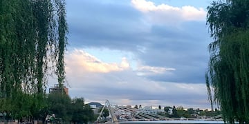 Nublado en el puente peatonal de Carlos Paz\u002E