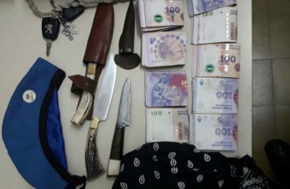 Le robó una abultada suma a su ex pareja y se fugó en un auto en el que portaba armas