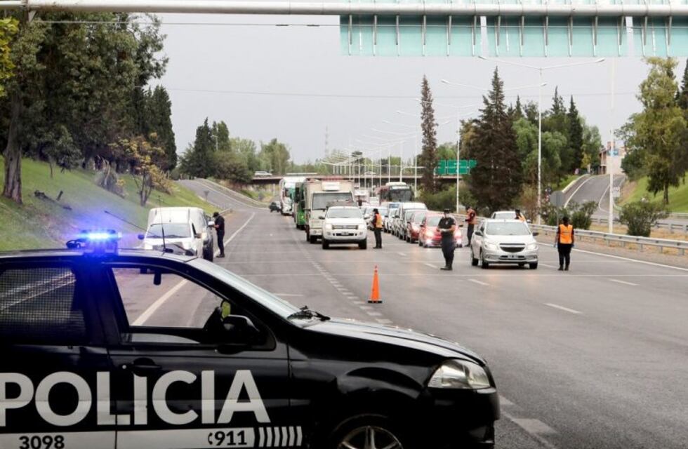 Suarez homenajeó a la Policía de Mendoza por su 210° aniversario