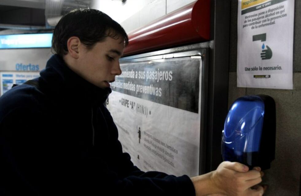 Para frenar el avance del COVID-19, retrotraen el precio del alcohol en gel y lo congelan por 90 días