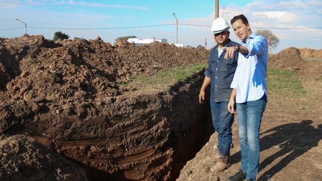 El ministro Manuel Calvo supervisando las obras que se vienen para esa región de la provincia\u002E