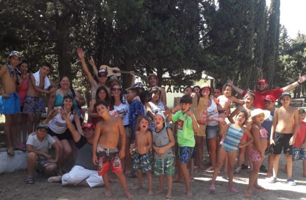 Partieron hacia Claromecó grupo de niños del programa "Puentes en la infancia"