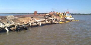 La barcaza navegó a la deriva y con las válvulas abiertas\u002E