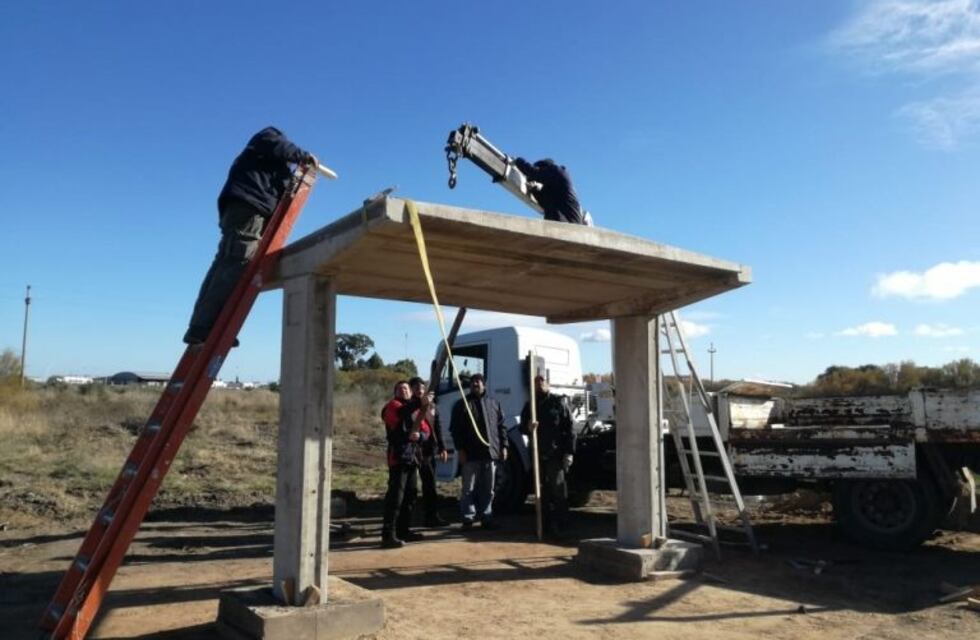 Villa Arias: instalan dos refugios para pasajeros