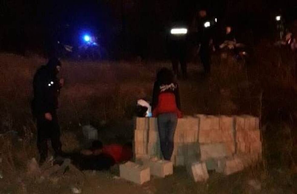 Los encontraron robando una pared y los demoraron