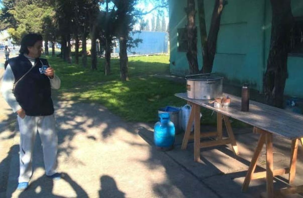 Movimientos sociales realizaron una olla popular frente al CIC por la emergencia alimentaria