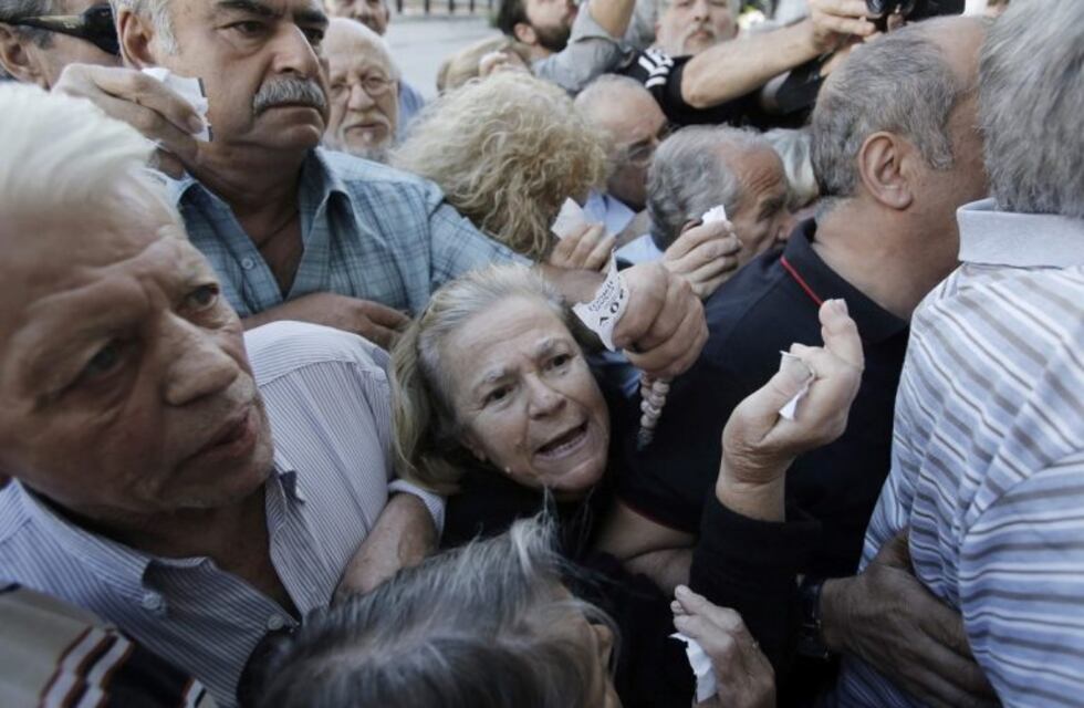 Jubilados chaqueños exigen soluciones al PAMI por que los hospitales están colapsados