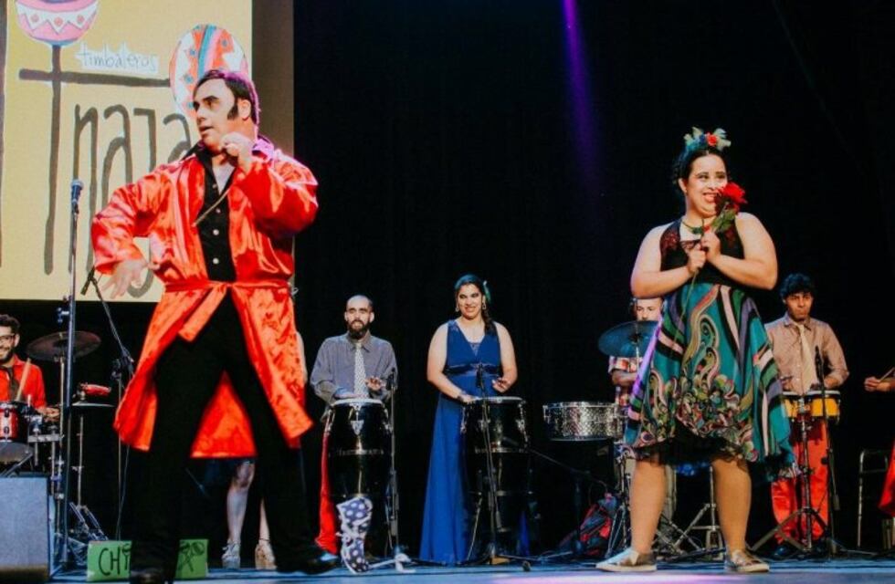 Los Chinajas Timbaleros llenaron el Cine Teatro Monumental Sierras
