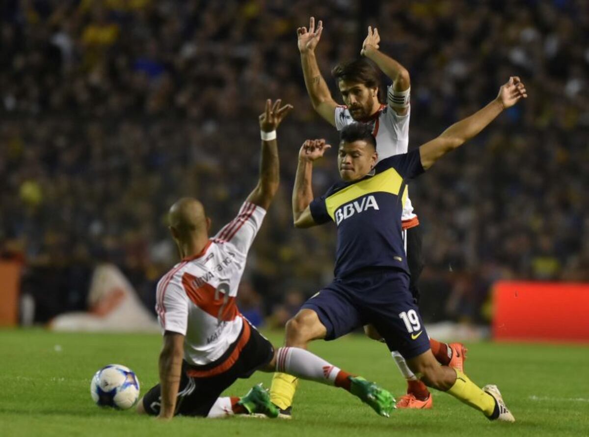 fecha de clasico clasicos superclasico super clasico \r\n\r\nDYN39, BUENOS AIRES 14/05/2017, BOCA VS RIVER\u002EFOTO:DYN/CARLOS GRECO\u002E cancha de boca juniors walter bou campeonato torneo primera division 2016 2017 futbol futbolistas partido boca juniors river plate