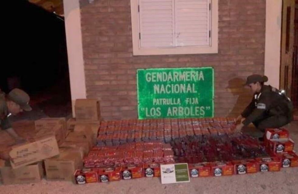 Trasladaban casi $300.000 en pirotecnia, ocultos entre tanques de mosto