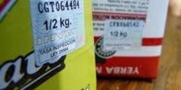 Estampillado obligatorio en los envases de yerba\u002E El pago de esta tasa fue diferida mediante cheques por el INYM\u002E