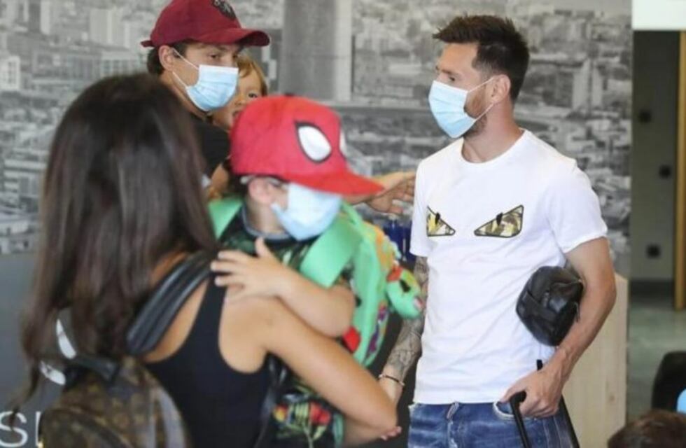 Lionel Messi, Antonela Roccuzzo y sus tres hijos partieron de vacaciones junto a la familia de Luis Suárez