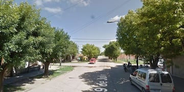El hombre estaba fallecido en su casa de calle 9 de julio al 700 en Pérez\u002E (Google Street View)