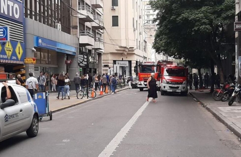 Temor en el microcentro por supuesto incendio en un banco: fue una falsa alarma