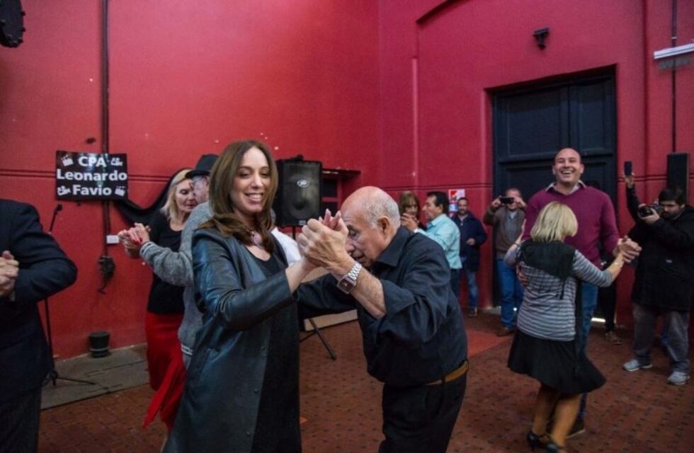 A puro tango: Vidal y Martiniano Molina bailaron con los jubilados