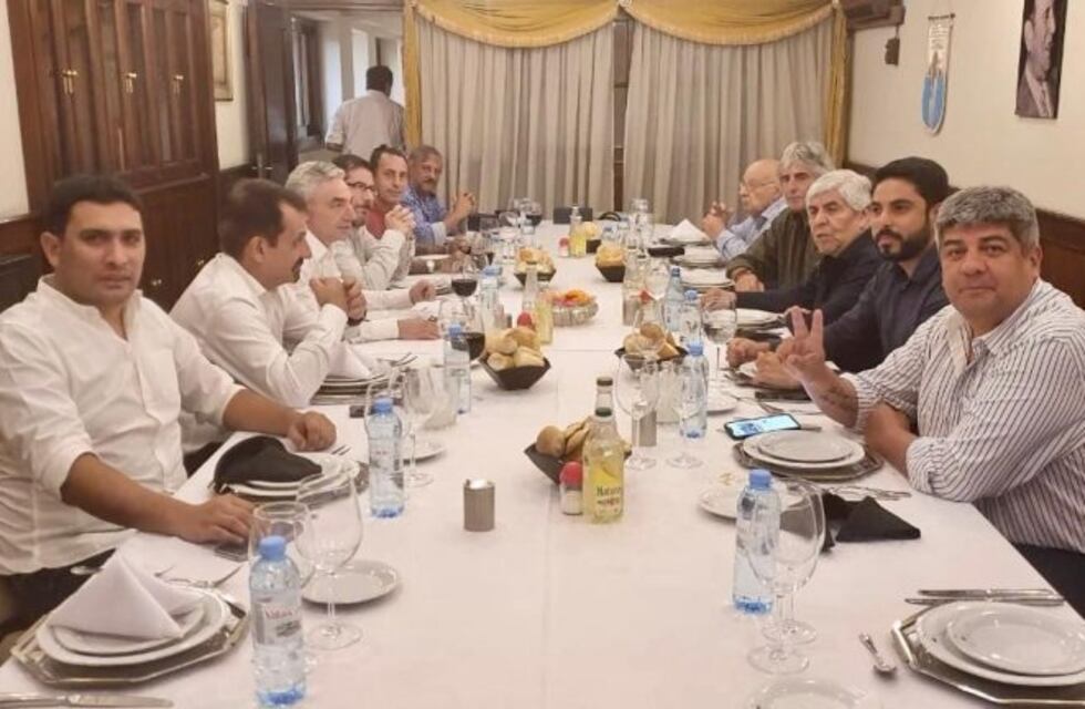 Hugo Moyano se reunió con el ministro de Transporte y envió otro guiño al Gobierno