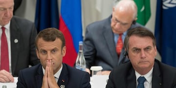 En esta foto de archivo, se ve a Emmanuel Macron y a Jair Bolsonaro en junio de 2019, durante la cumbre del G20 en Osaka, Japón\u002E Crédito: Photo by Jacques Witt / POOL / AFP\u002E