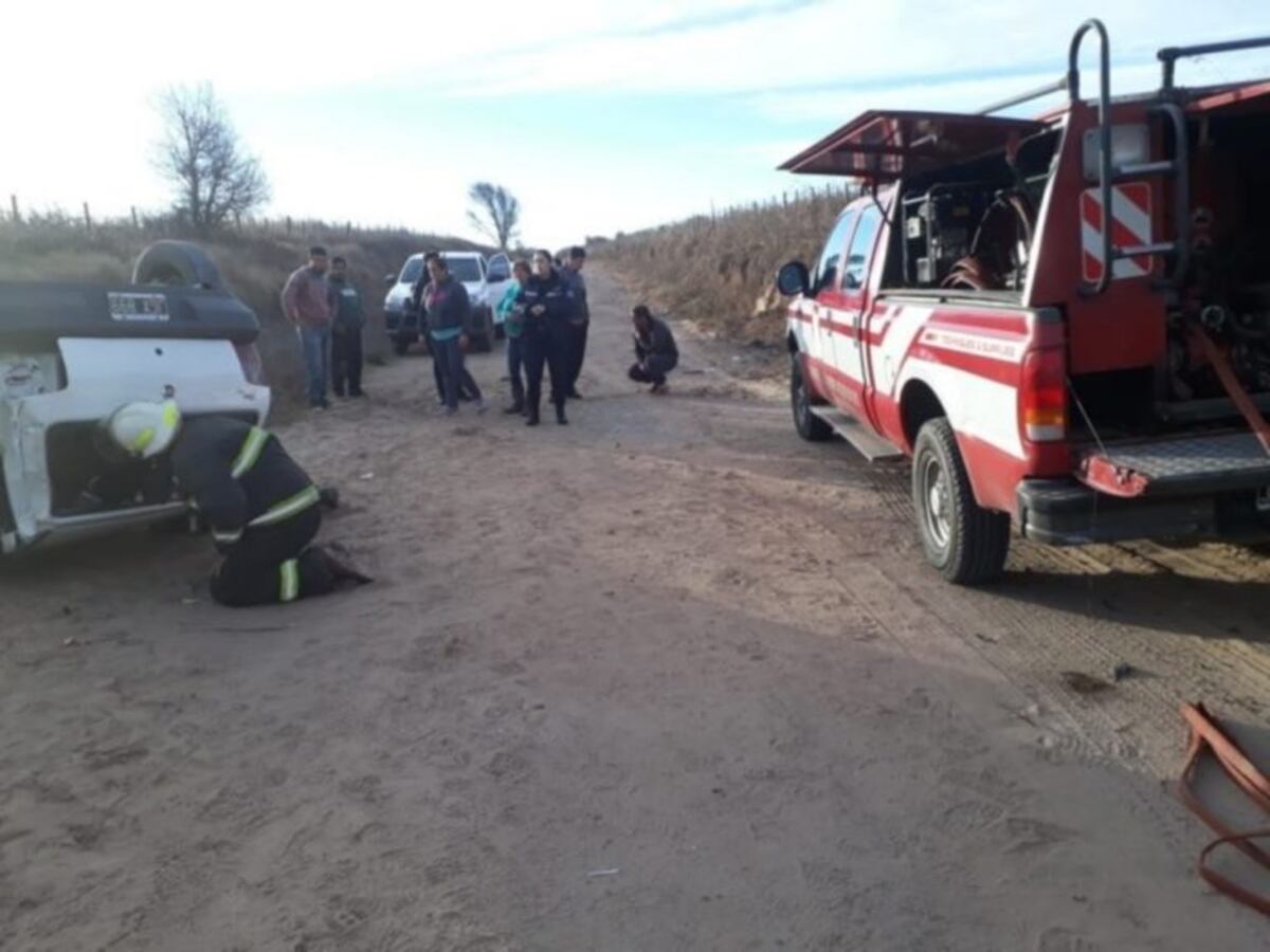 Impresionante vuelco en San Luis\u002E Foto: Policía de San Luis