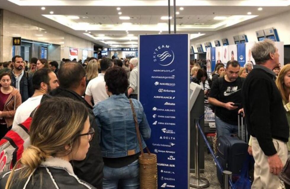 Las operaciones se normalizan en Aeroparque y Ezeiza tras el colapso por las tormentas