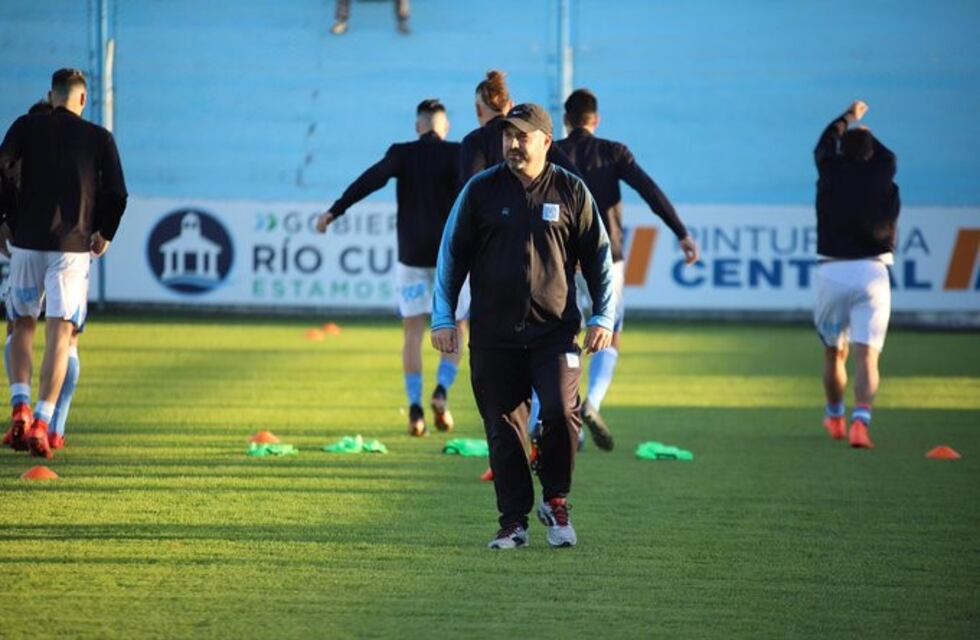 Marcelo Vázquez, técnico de Estudiantes: "Me encanta que miren a mis jugadores"