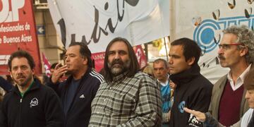 DYN202, BUENOS AIRES 14/06/2017, DOCENTES BONAERENSES MARCHAN ESTA MAÑANA A LA CASA DE LA PROVINCIA DE BUENOS AIRES\u002EFOTO: DYN/ALBERTO RAGGIO\u002E ciudad de buenos aires roberto baradel paro docente en la provincia de buenos aires conflicto docente paritaria paritarias paros huelgas docentes