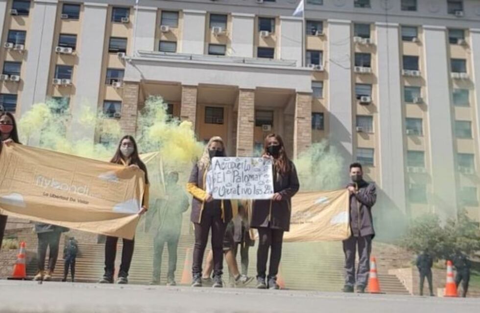 Trabajadores mendocinos de low cost piden la reapertura del aeropuerto El Palomar