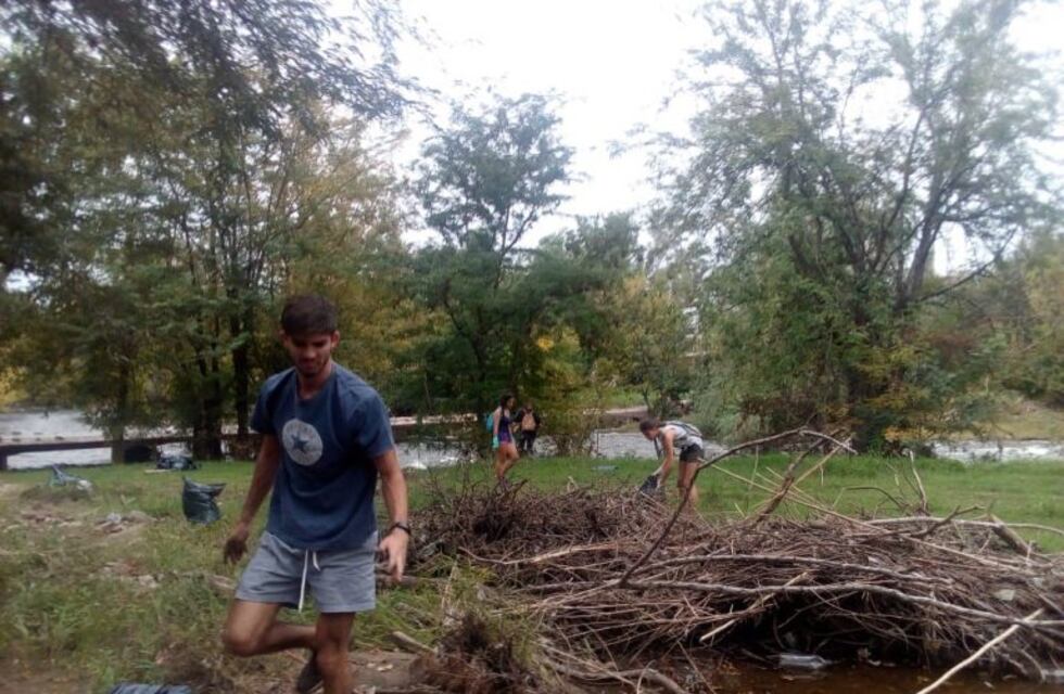 "Amigos del Lago San Roque" participó de la jornada de limpieza del río Suquía