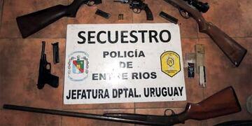 Armas Secuestradas\nCrédito: Policía Dtal Uruguay